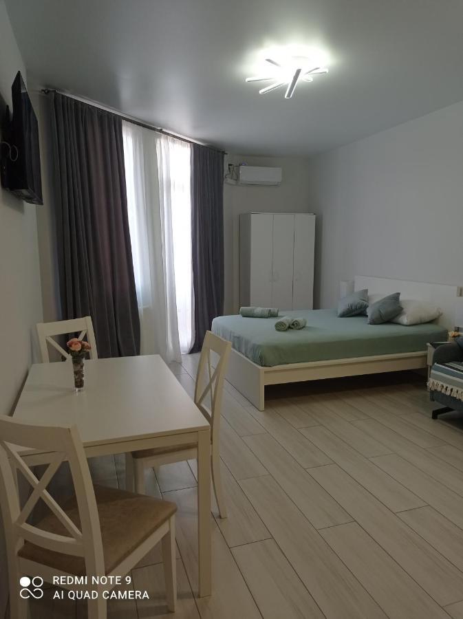 номер студия Status House *