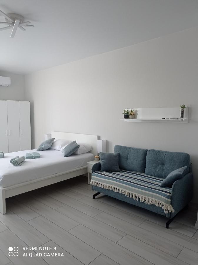 номер студия Status House Апартаменты