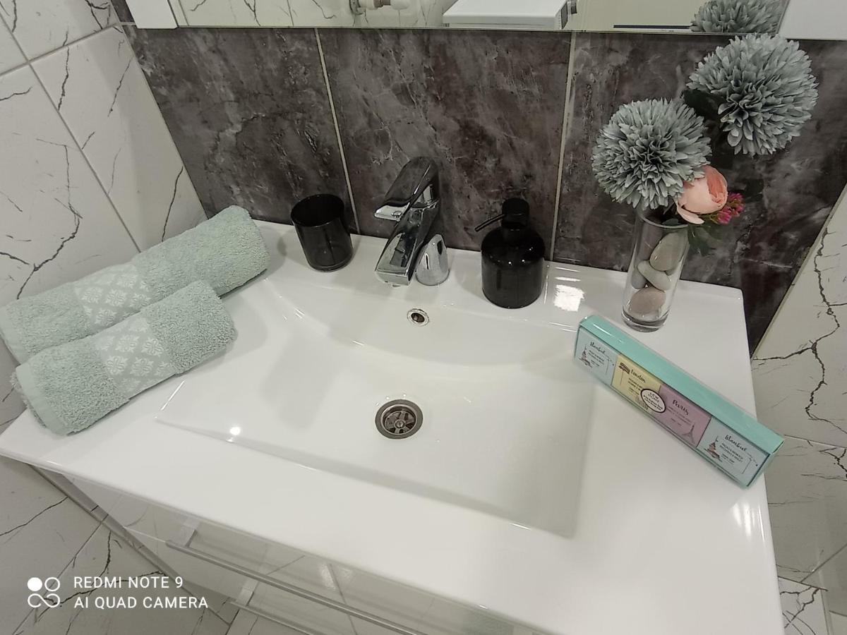 номер студия Status House *